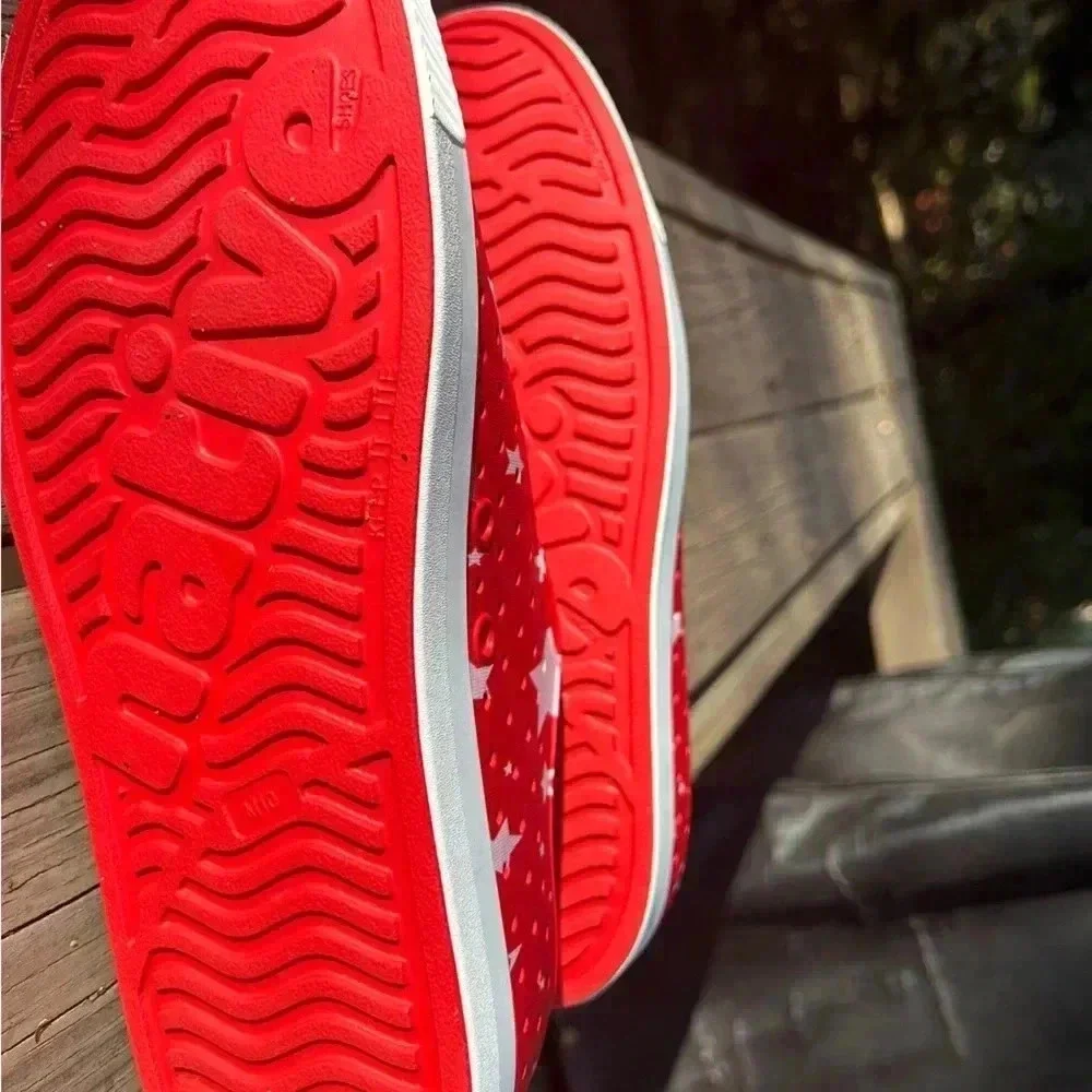 Native Unisex Jefferson slip on shoe. Size 10 Men. Red with stars. Americana